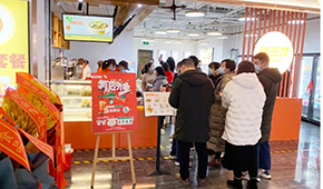 堂食餐飲全供預(yù)制菜，一年開6家店，這個品牌靠啥“嗨三餐”？